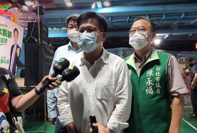 民進黨新北市長參選人林佳龍今晚表示，新北市府趕快把該做的工作做好，中央一定會在第一時間核定。（李奇叡攝）