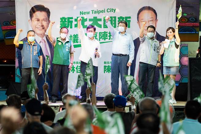 雖新店是外界普遍認定的民進黨艱困選區，但林佳龍相當有信心，他表示，提出好的政見，中間選民就能看見。（林佳龍競辦提供／李奇叡新北傳真）