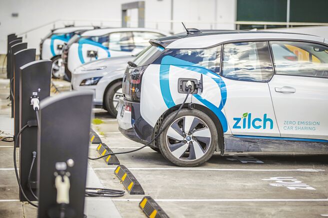 预测至今年9月，全球电动汽车月销量将首次超过100万辆。图／美联社