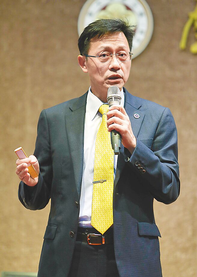 台湾大学18日举行校长候选人治校理念说明会，参与遴选的前代理校长郭大维（见图）发表理念。（季志翔摄）