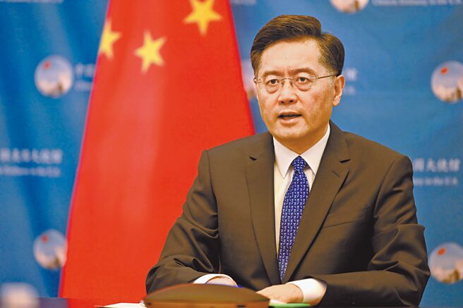 中國駐美大使秦剛（見圖）強調中國將以最大誠意、盡最大努力爭取和平統一前景，但也不承諾放棄非和平方式實現統一。圖為中國駐美使領館當天舉辦紀念辛亥革命110周年線上座談會時攝。（中新社）