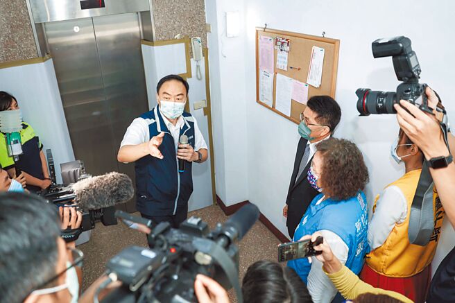 新竹市政府推出「3灯2器1门」老旧大楼补助案，鼓励1995年6月27日前取得使用执照之6楼以上老旧大楼申请。（新竹市政府提供／王惠慧新竹传真）