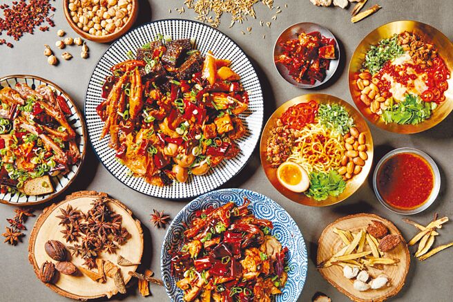 SOGO忠孝馆美食街新柜，麻十七川滷专売所。（SOGO提供）