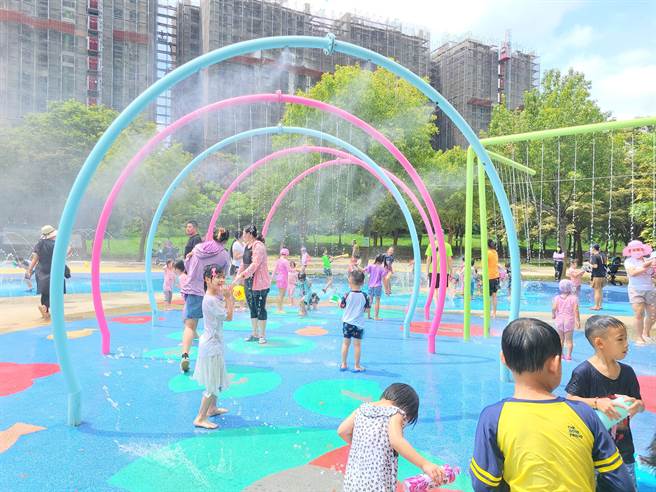 台中市潭雅神绿道中科公园戏水区，最适合炎炎夏日好消暑。（台中市政府提供）