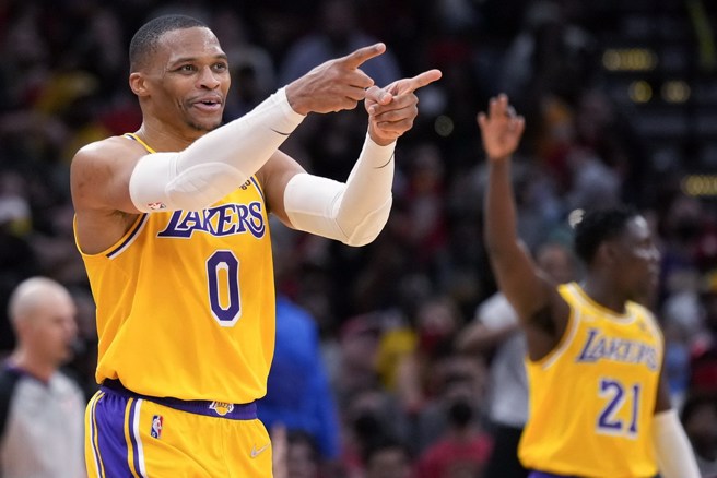 韋斯布魯克到底何時才可以真正離開湖人呢？(美聯社資料照)