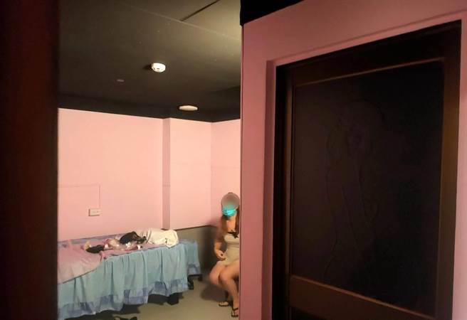 台中市警察局第六分局警方日前查获合法掩护非法的护肤馆在经营半套交易。（翻摄照片／张亦惠台中传真）