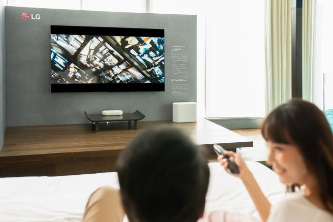 LG QNED 8K AI語音物聯網電視系列，共有75吋、86吋，定價19萬6900元起。（LG提供）