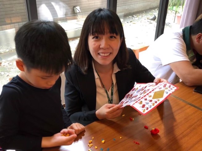 信义房屋三重五华店专案经理邓婷方也积极投入社区服务。（图／信义房屋提供）