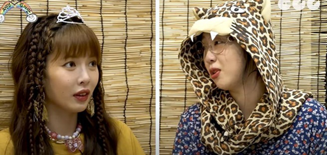 泫雅受邀參加李泳知主持的網路節目。（圖／翻攝自 YouTube）