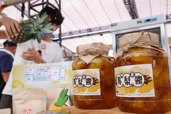 「台日水果夏祭」活动中，凤梨酱亦是台湾特色产品。（姚志平摄）