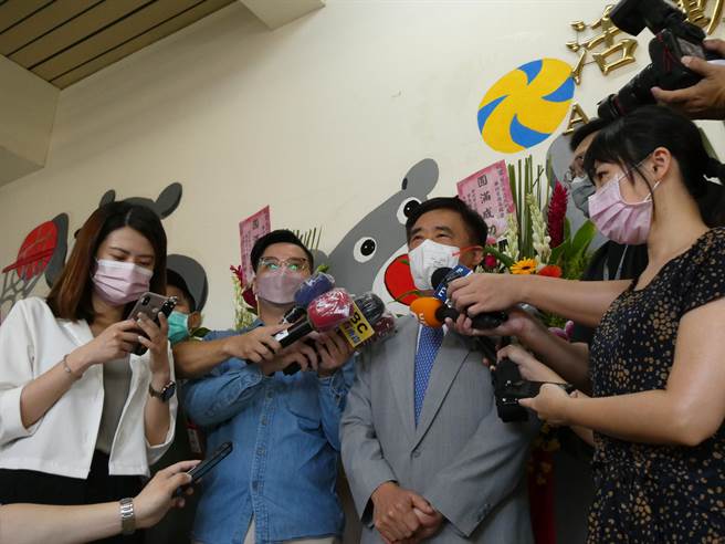 前台北市长郝龙斌受访坦言，要解决内湖交通，除改善硬体与软体建设，更重要是交通管理。（周志豪摄）