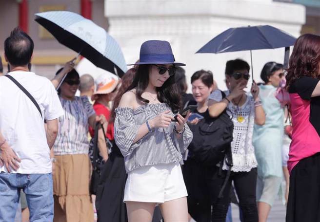 明（21）日体感温度可能突破40度，气象局提醒民眾慎防热伤害。（示意图／本报资料照）