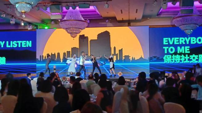 睽違12年、漢來飯店的傳統招牌活動「漢來秘書之夜」，20日晚間再現，邀請300多位企業秘書參與盛會。圖／顏瑞田