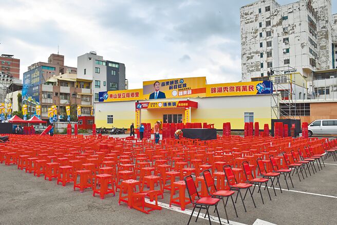 苗栗縣長參選人鍾東錦競選總部完工啟動。（謝明俊攝）