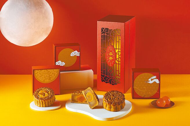 凯撒饭店连锁「点亮希望」经典广式月饼礼盒，8月31前享早鸟优惠价。（凯撒饭店提供）