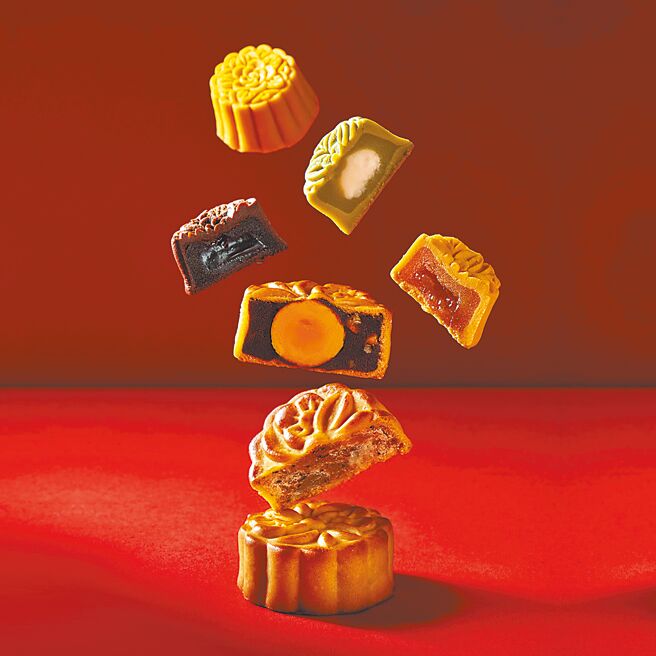 美福淬月礼盒内含广式月饼、桃山月饼、Wedgwood伯爵红茶。（美福大饭店提供）