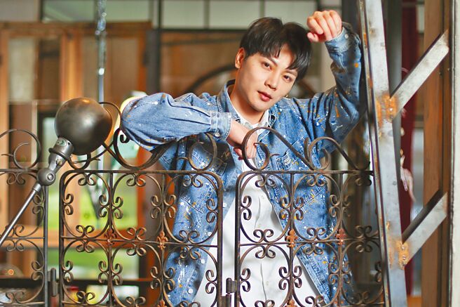 古曜威推出新专辑，MV邀来多位女神合作，互动默契十足。（陈俊吉摄）