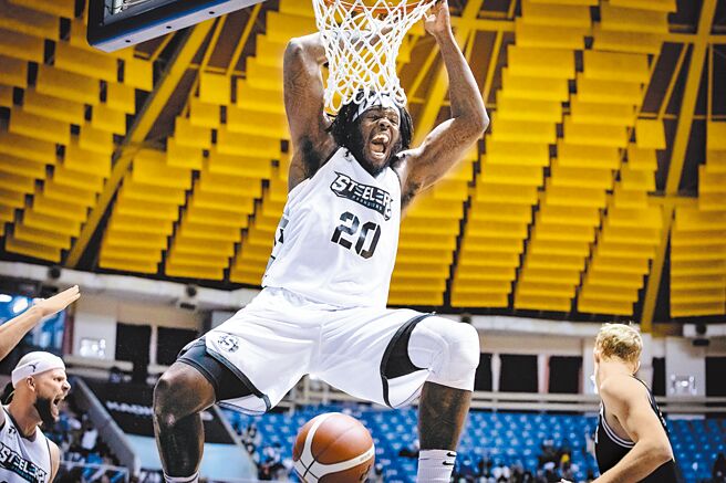 NBA 2013年选秀状元班尼特下个球季将会改披新竹街口攻城狮球衣。（PLG提供）