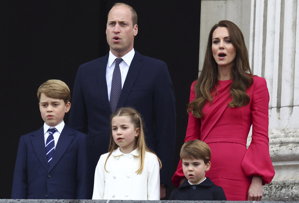 3位王室萌娃转学来到新环境，据悉威廉、凯特两夫妻决定送他们至「顶尖私校之一」的兰布克学校（Lambrook School）。图/美联社(photo:ChinaTimes)