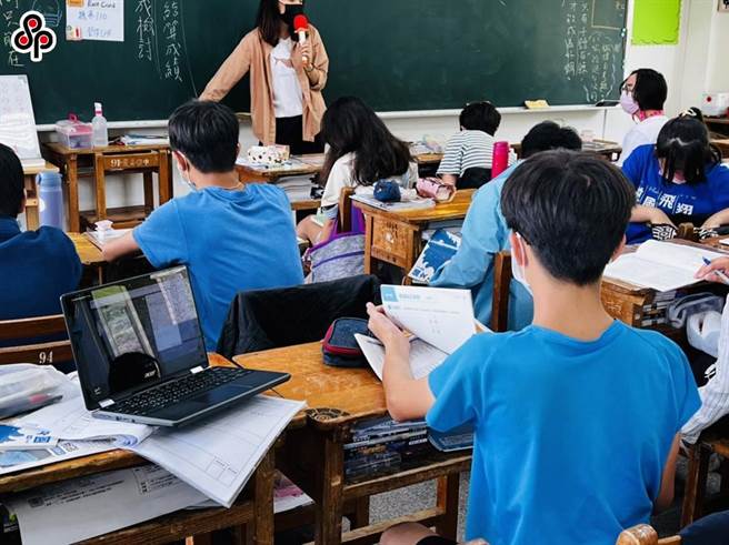 中小学8月30日开学，快筛试剂成为学校运作的重要工具。（本傲资料照片）