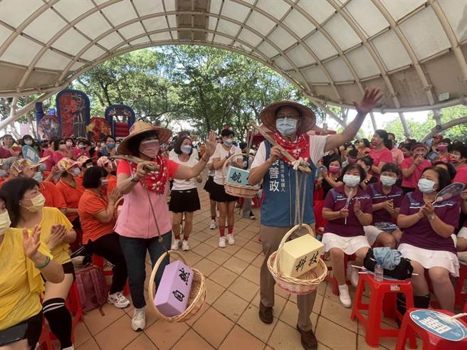 国民党桃园市长参选人张善政参加活动时指出，民进党政府的中介法就是威权復辟。(吕筱蝉摄)