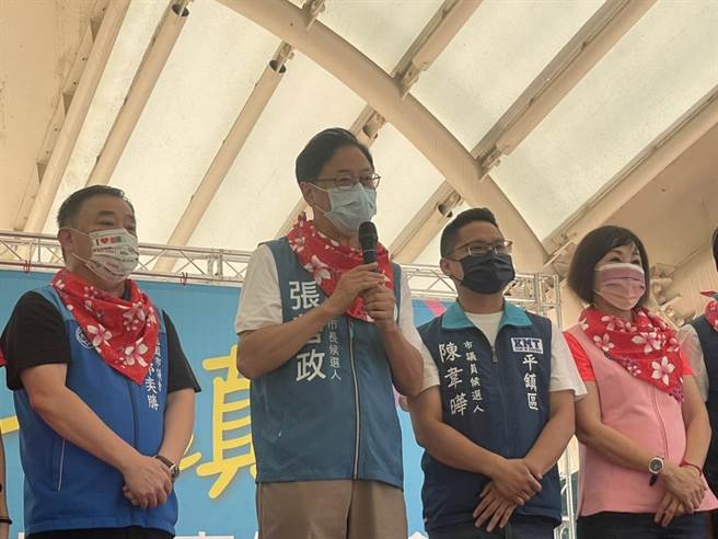 国民党桃园市长参选人张善政参加活动时指出，民进党政府的中介法就是威权復辟。(吕筱蝉摄)