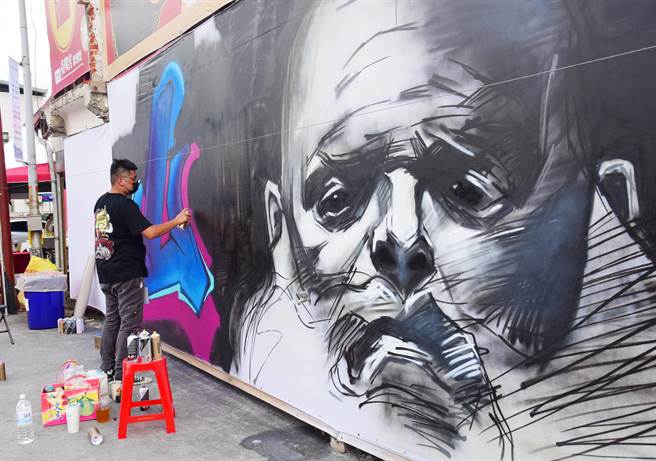 南投夏日艺术生活节系列活动，现场还有街头喷漆涂鸦秀表演，令人瞠目结舌。（南投县政府提供）
