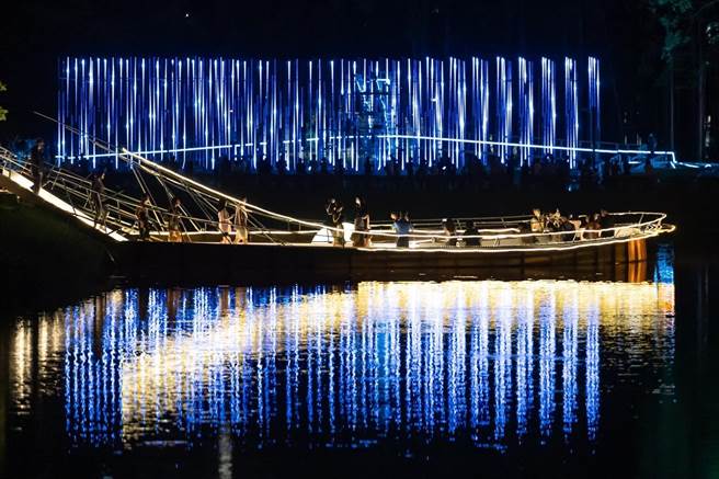 嘉义市「2022光织影舞」光影艺术展登场，声光幻影炫丽。（嘉义市政府提供／廖素慧嘉市传真）