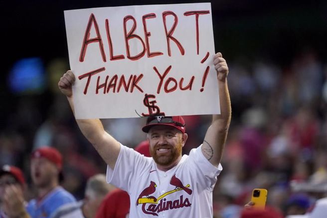 红雀球迷在响尾蛇主场声援普侯斯。（美联社）