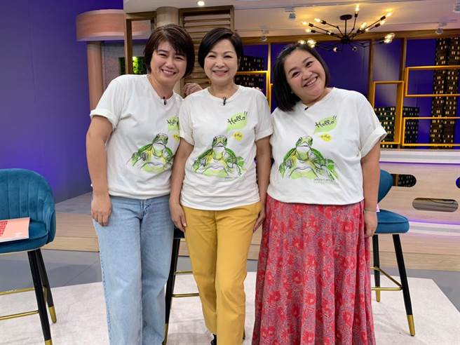 严艺文（左起）、杨贵媚、锺欣凌分享主持《老少女奇遇记》的点滴及互爆糗事。（卫视中文台提供）