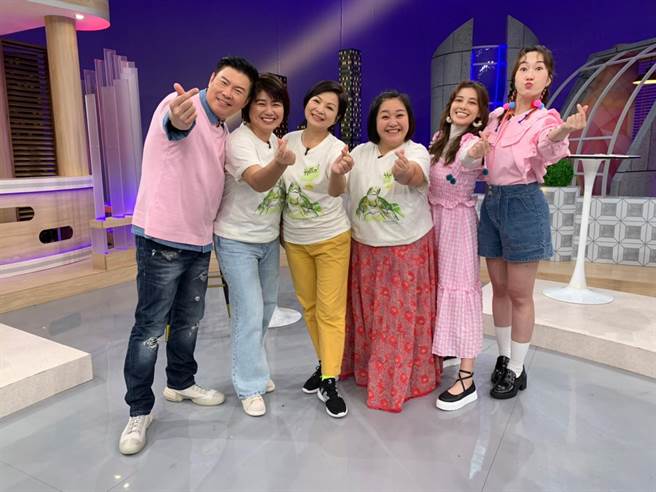 曾国城（左起）、严艺文、杨贵媚、锺欣凌、宇珊、巴钰。（卫视中文台提供）