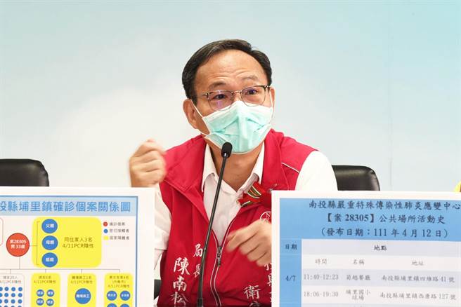 卫生局长陈南松呼吁，民眾应尽速接种COVID-19疫苗，提升自身保护力，降低社区感染风险。(南投县政府提供)