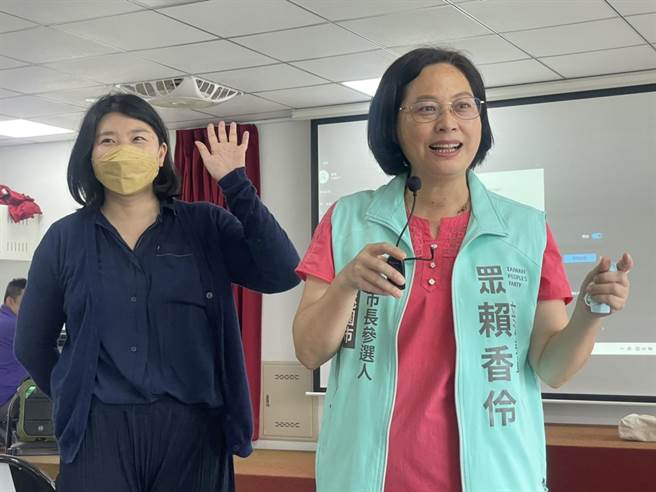 外传民进党前立委郑宝清脱党参选市长机率高，民眾党桃园市长参选人赖香伶(右)说，两党纷扰显见内部权力上问题无法内部处理。(吕筱蝉摄)