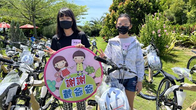 戴竹基金会今年捐出200辆给云嘉南4个家扶中心。（张毓翎摄）