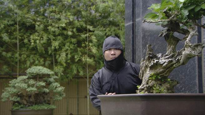 胡瓜扮演日本忍者。（民视提供）