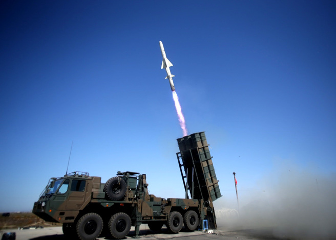 日媒引述政府官员证实，考量到「台湾有事」的可能突发状况，日本政府已经决定引进逾1000枚射程可达1000公里的远程巡弋飞弹。图为12型地对舰诱导弹。（图／撷取自日本陆上自卫队官方flickr）