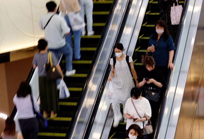 本全境20日新增25万3265例确诊病例，连续3天超过25万例。（图/ 路透社）