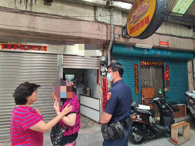 17日余嬤報警，求助警方合力勸阻孫女去新加坡。（翻攝照片／崔正綱高雄傳真）