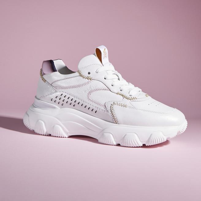 Hogan Hyperactive女士休閒鞋（台湾限定白配金属粉），2万3000元。（Hogan提供）