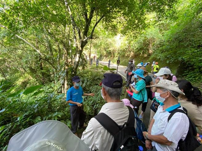 花东纵谷国家风景区管理处鲤鱼潭环境教育中心利用鲤鱼潭环潭步道的多种民俗植物，开设2套原住民族文化环境教育课程，让民眾学习原住民族的自然智慧，并瞭解在地的环境议题，进而爱护大自然。（纵管处提供／罗亦晽花莲传真）