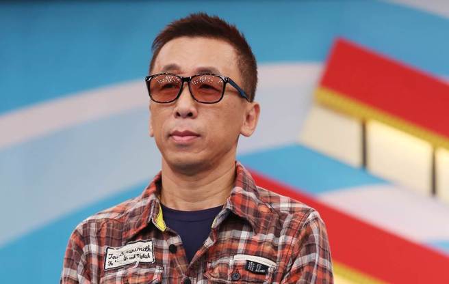 作家苦苓指出，万一《数位中介法》过关，未来将是「欲练上网功，必须先自宫」。（图／中时资料照）