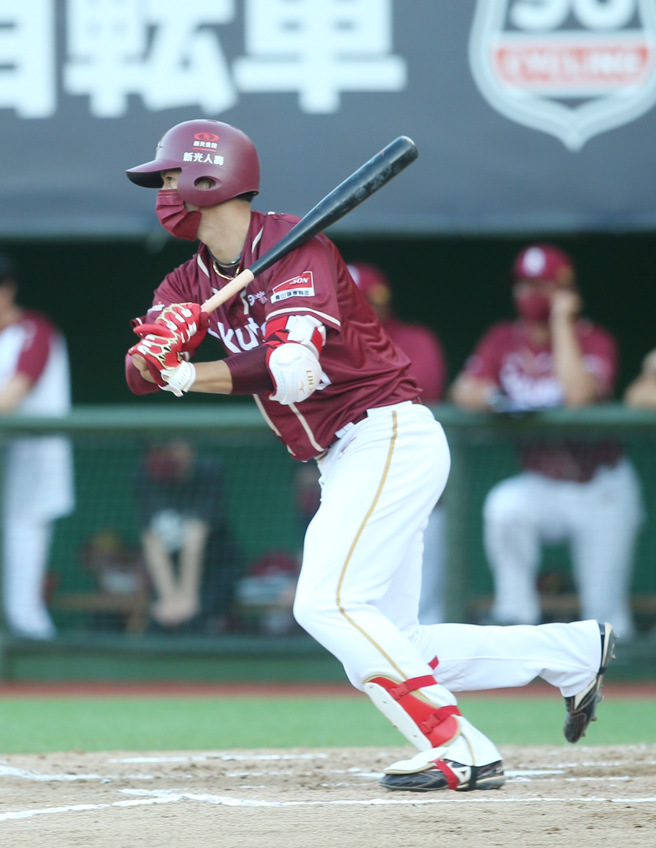 樂天桃猿林立敲出生涯第4支首局首打席首球全壘打，追平聯盟紀錄。（陳怡誠攝）