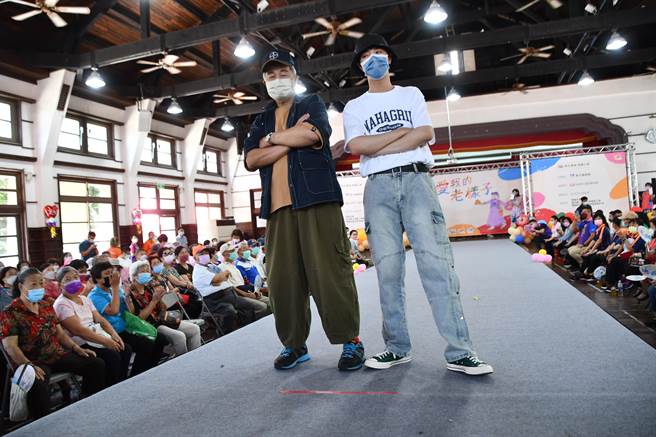 彰化縣政府和弘道老人基金會攜手推廣「我愛我的老樣子」高齡穿搭走秀活動。（吳敏菁攝）