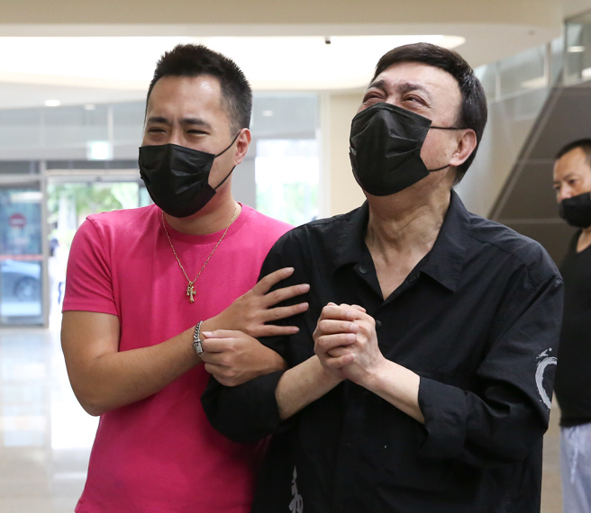 余天、余祥铨证实余苑绮癌逝。（郑宜熏、陈俊吉）