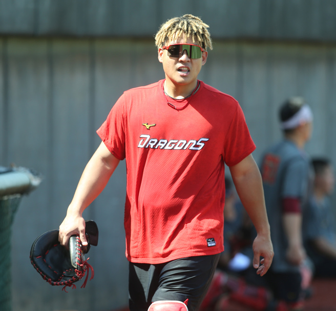 味全龙吉力吉捞・巩冠。（陈怡诚摄）