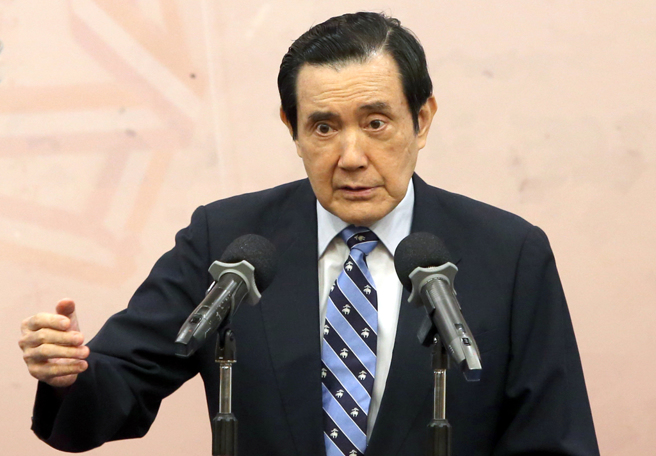 前总统马英九常被绿营拿来当「救援投手」，甚至也是被造谣的常客。（资料照／赵双杰摄）