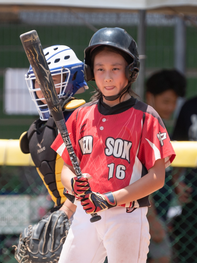 中大红袜廖予侨敲出队上唯一的长打。（台湾世界少棒联盟提供）
