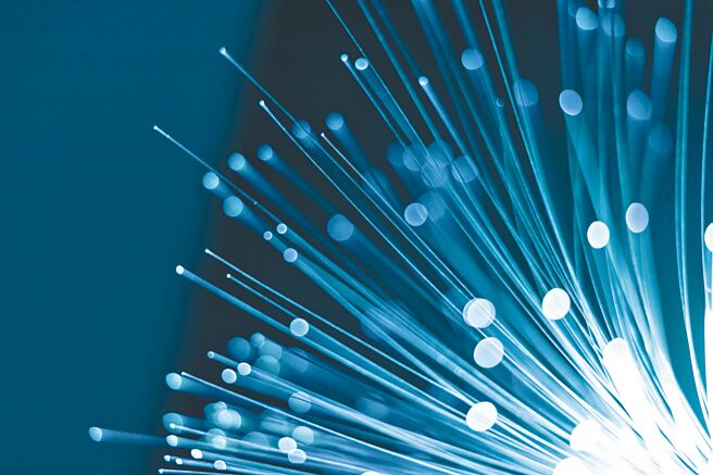 光纤示意图／freepik