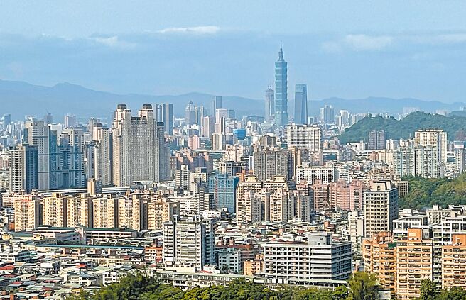 根据财政部所公布《2019年度营利事业所得税结算申报核定统计专册》，不动产开发业有效税率仅8.24％，远低于其他产业。（陈信翰摄）