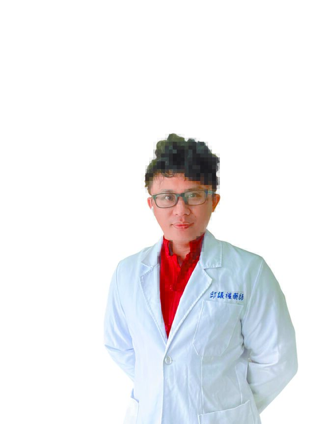 颐品／敦品中西药局药师邱议权。（邱议权提供／林周义台北传真）